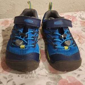Keen Shoes little boy size 9